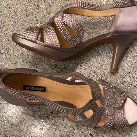 Women’s shoes - Picture 2 of 2